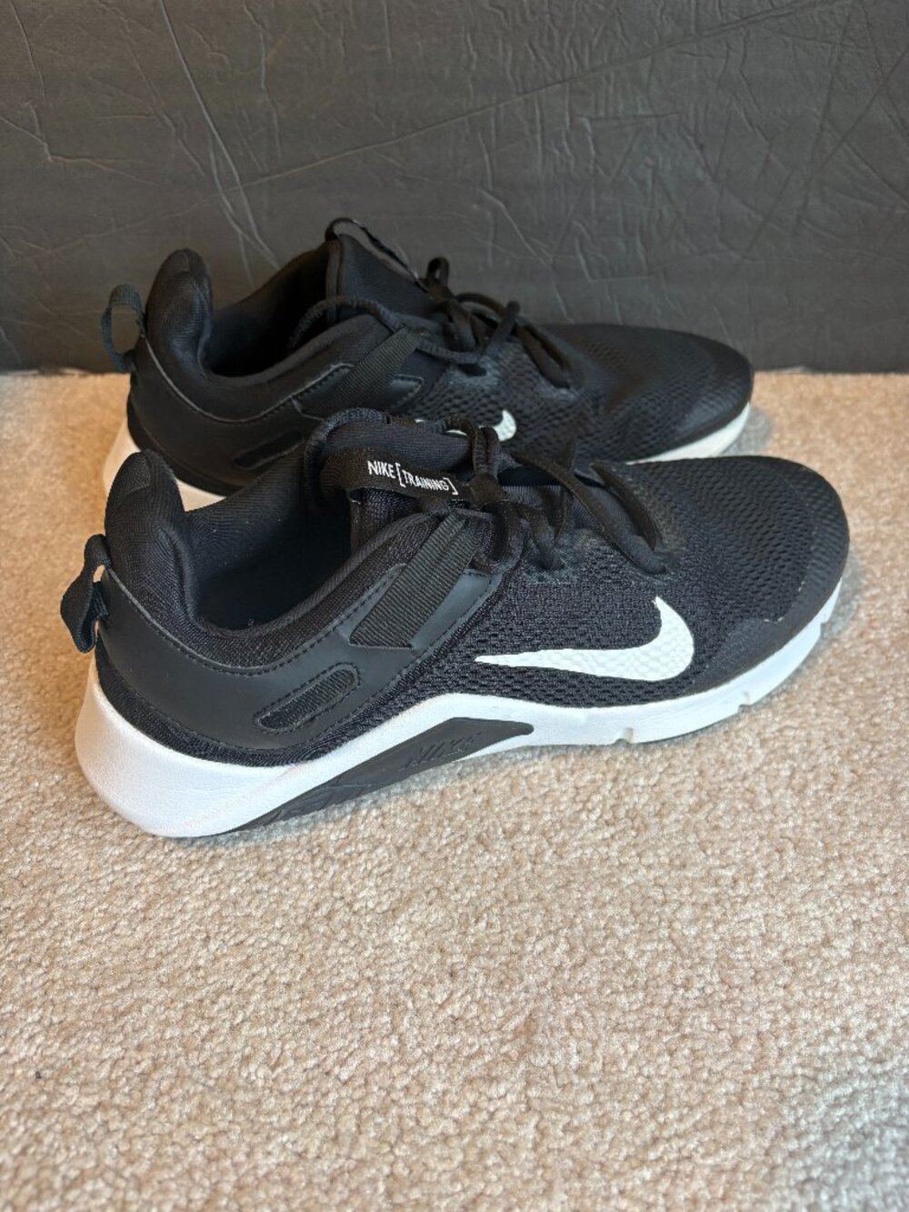Nike Legend Essential Women's Training Shoes Size 10 Black White CD0212-001